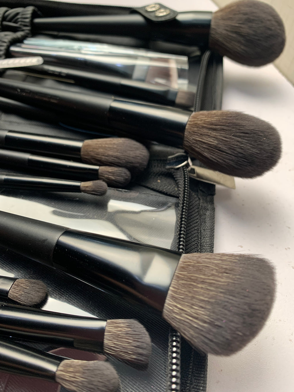 MAKEUP BRUSH