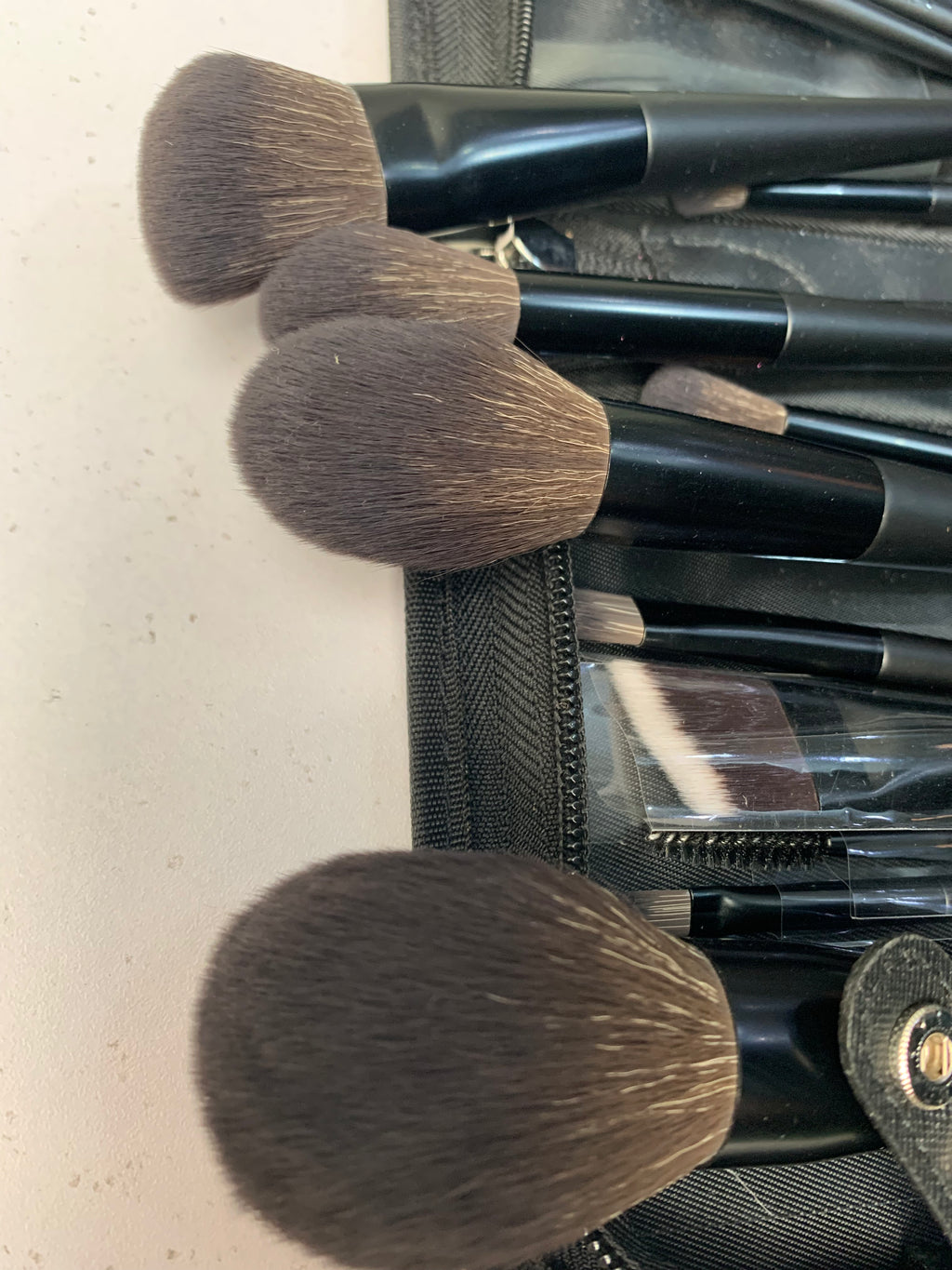 MAKEUP BRUSH
