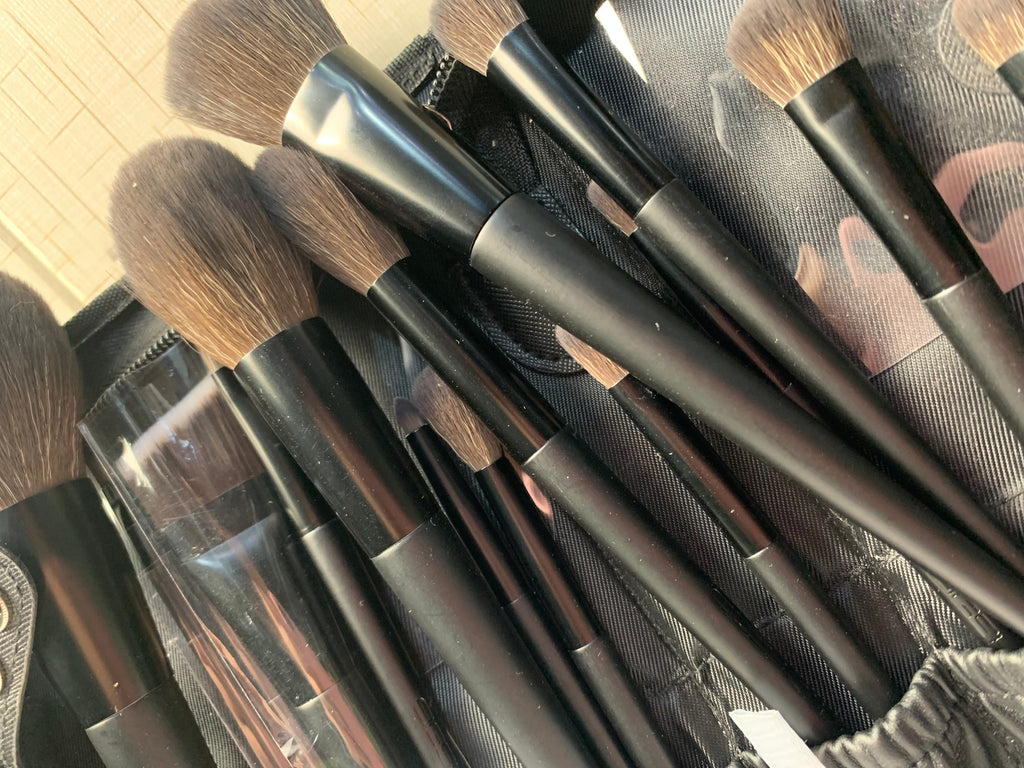 PROFESSIONAL MAKEUP BRUSH