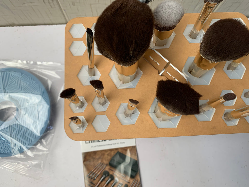 MAKEUP BRUSH STAND
