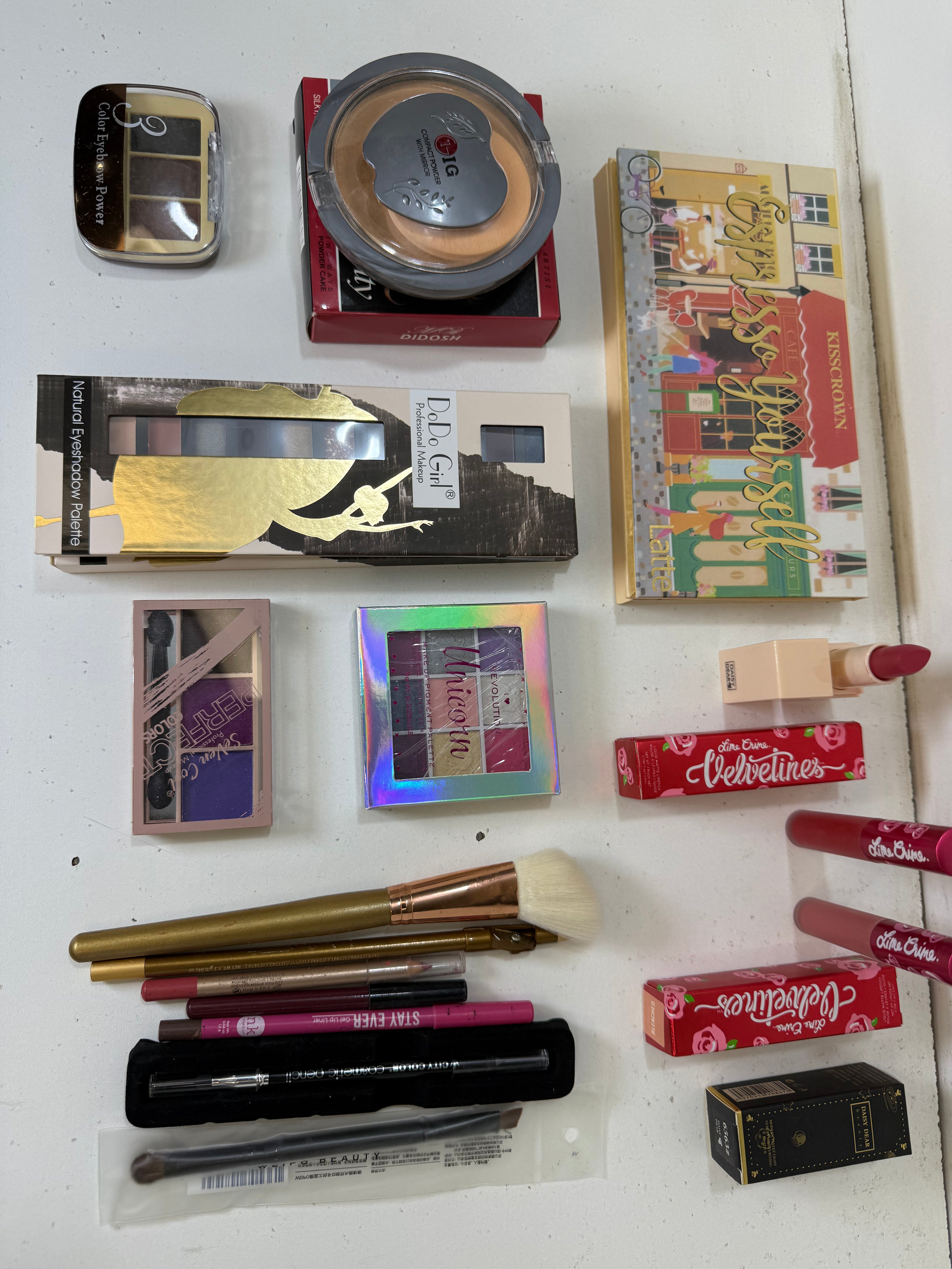 Makeup Mania Essentials Kit Deal