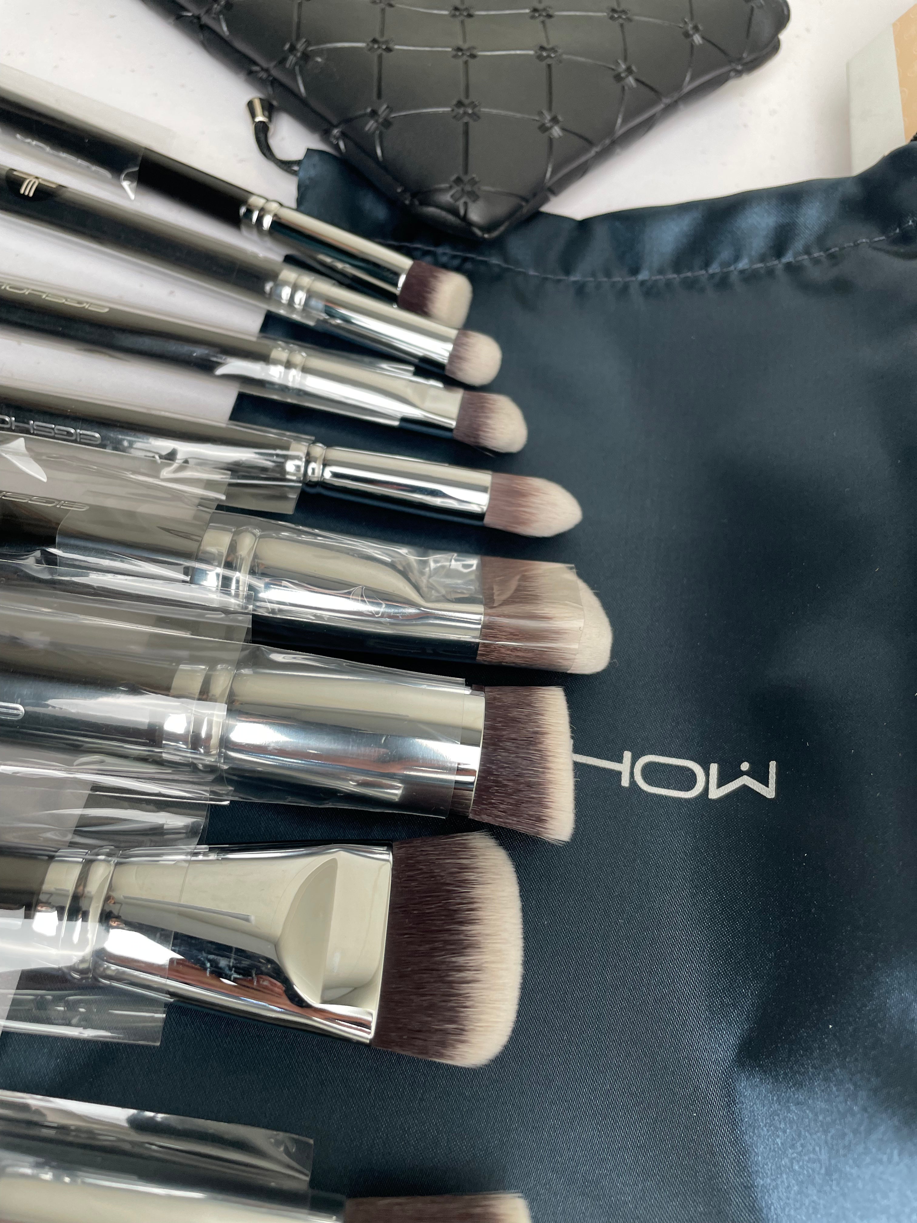 PROFESSIONAL MAKEUP BRUSH